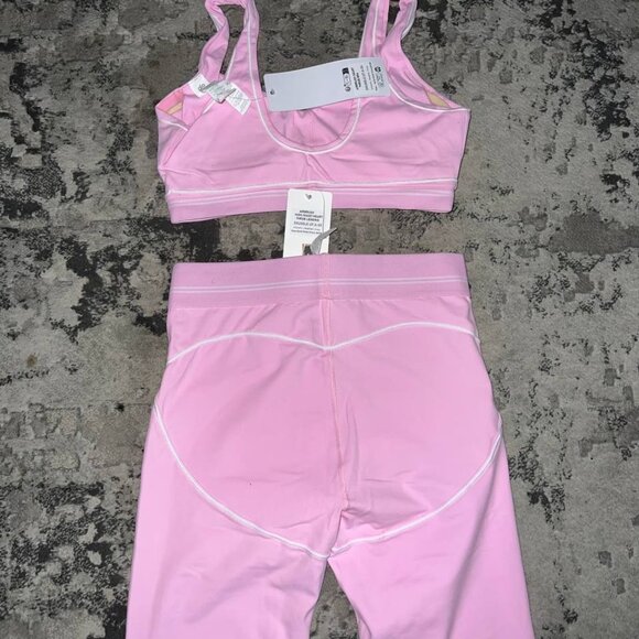 Alo Yoga Airbrush High-Waist Heart Throb Leggings & Bra Pink Set - Picture 9 of 9